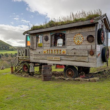 2 X Double Bed Glamping Wagon In Dalby Forest Scarborough Exterior photo