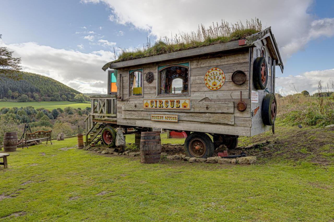 2 X Double Bed Glamping Wagon In Dalby Forest Scarborough Exterior photo